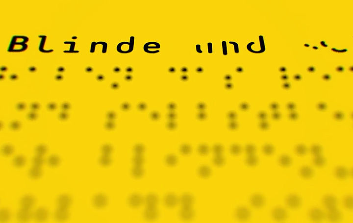 Der Ausschnitt zeigt einen Teil der Brailleschrift, in dem sich gerade die ersten beiden Worte zu Schwarzschrift umwandeln